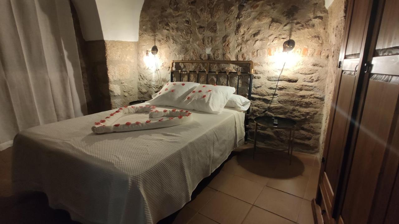 Apartamentos Rurales La Casa De Luis Santa Cruz de la Sierra Kültér fotó